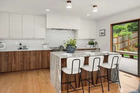 6750 W Mercer Way Mercer Island WA 98040