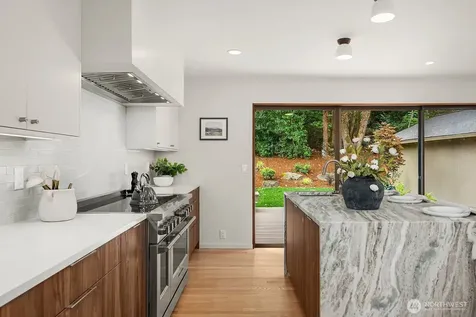 6750 W Mercer Way Mercer Island WA 98040
