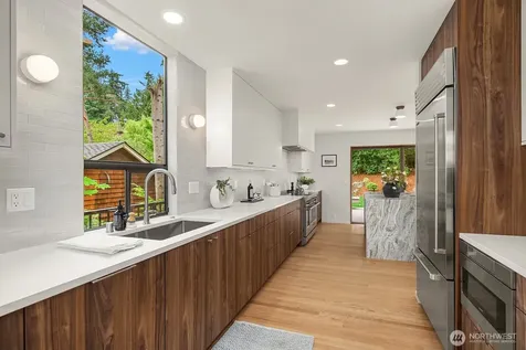 6750 W Mercer Way Mercer Island WA 98040