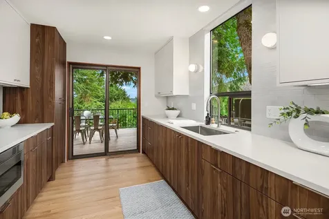 6750 W Mercer Way Mercer Island WA 98040