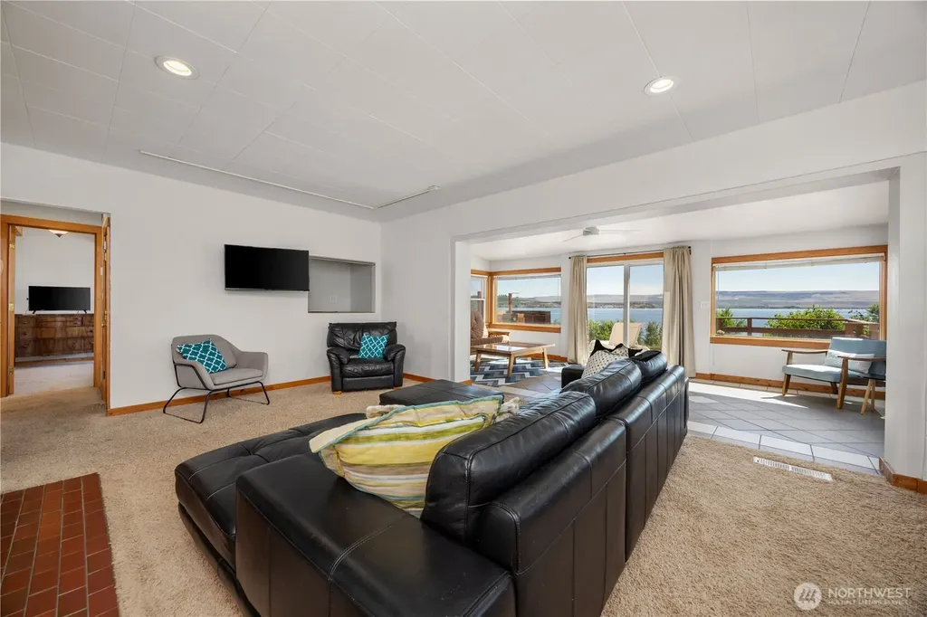 622 S 1st Street Brewster WA 98812