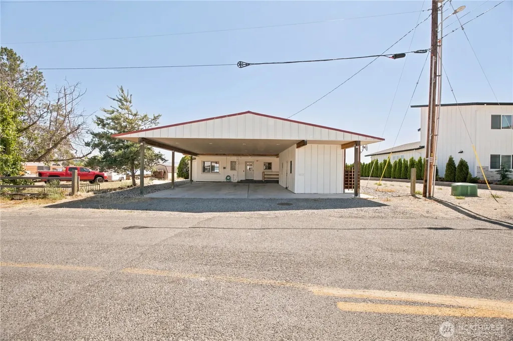 622 S 1st Street Brewster WA 98812