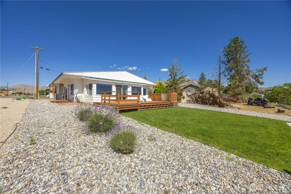 622 S 1st Street Brewster WA 98812