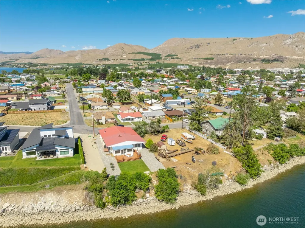 622 S 1st Street Brewster WA 98812