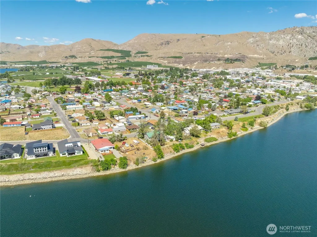 622 S 1st Street Brewster WA 98812