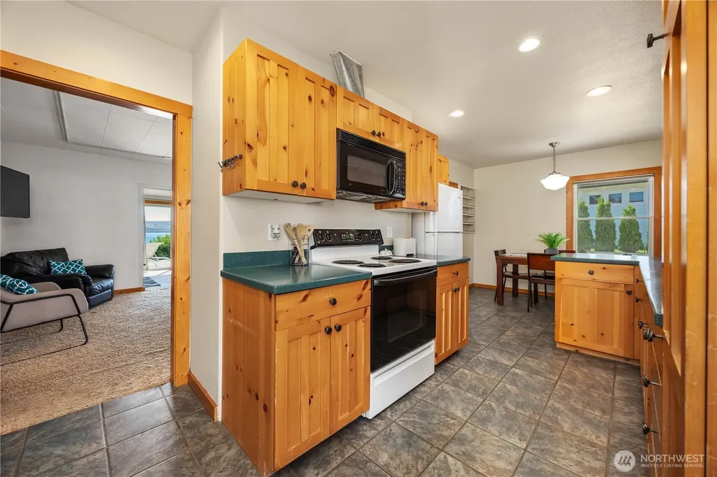 622 S 1st Street Brewster WA 98812