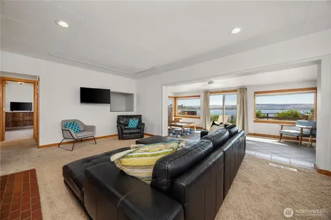 622 S 1st Street Brewster WA 98812