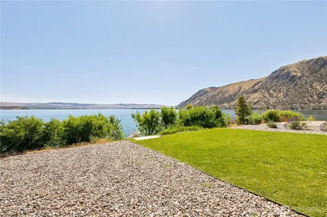 622 S 1st Street Brewster WA 98812