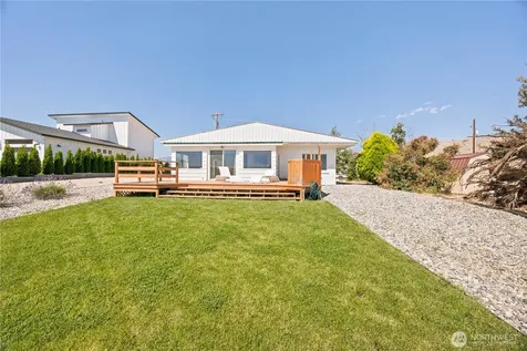 622 S 1st Street Brewster WA 98812