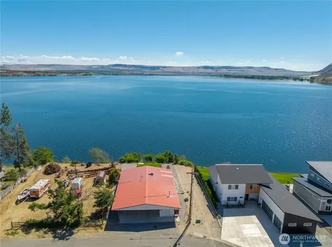 622 S 1st Street Brewster WA 98812