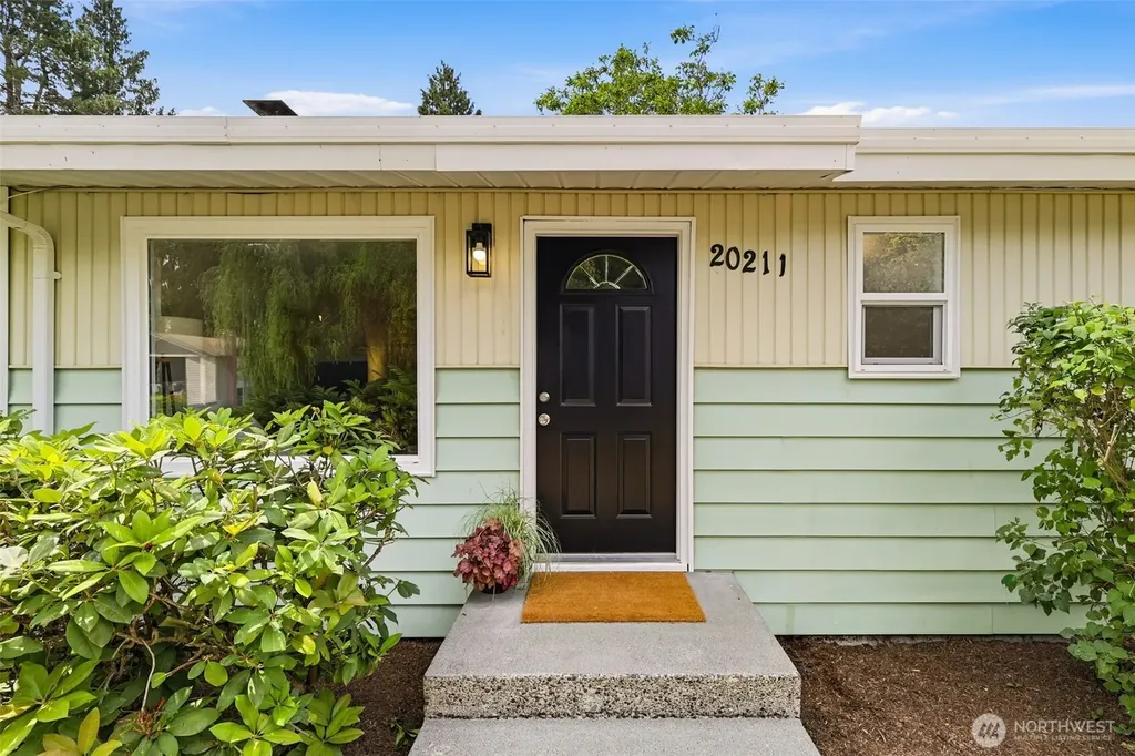 20211 24th Avenue NE Shoreline WA 98155