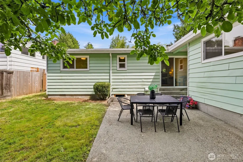 20211 24th Avenue NE Shoreline WA 98155