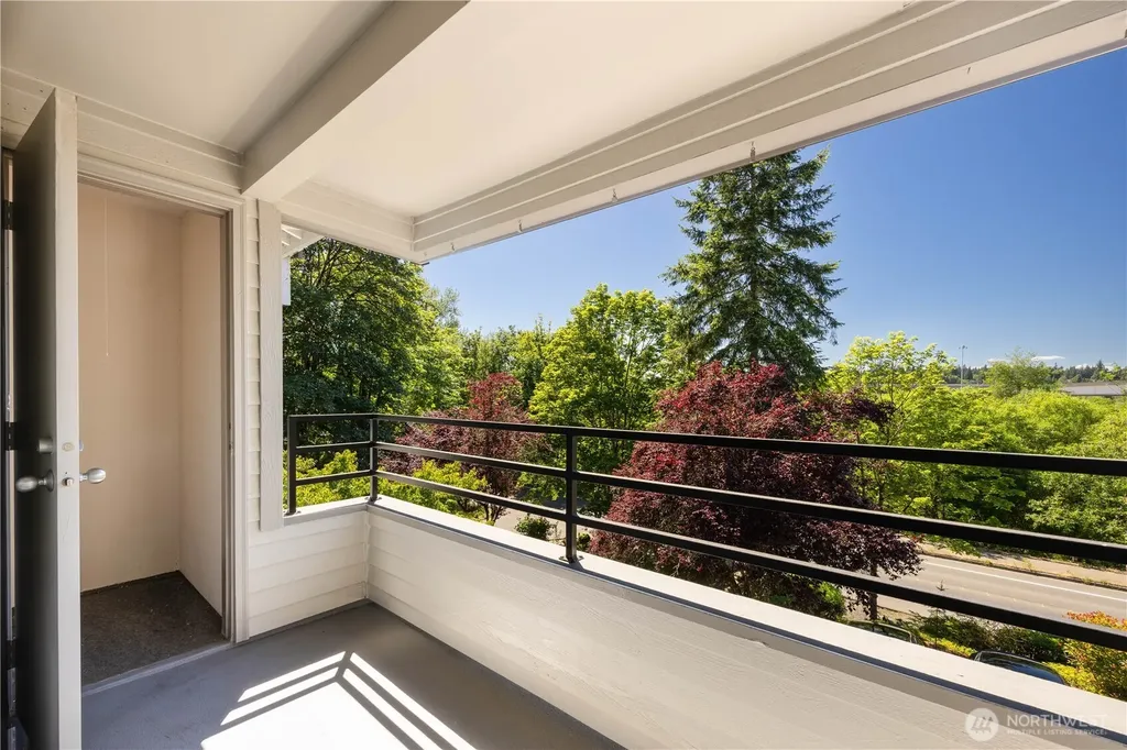 3540 Lake Washington Boulevard SE Bellevue WA 98006