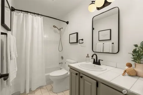25901 SE Tiger Mountain Road Issaquah WA 98027