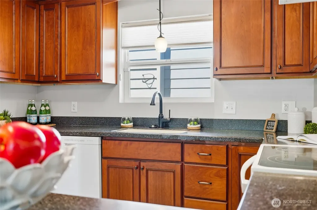 1931 Hoyt Avenue Everett WA 98201
