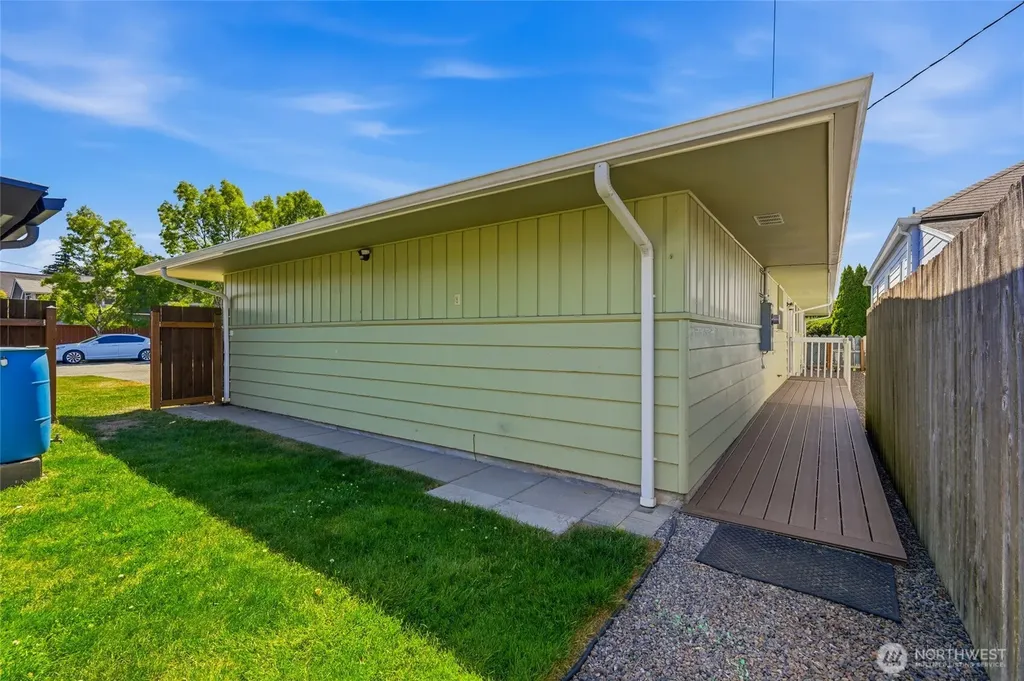 1931 Hoyt Avenue Everett WA 98201