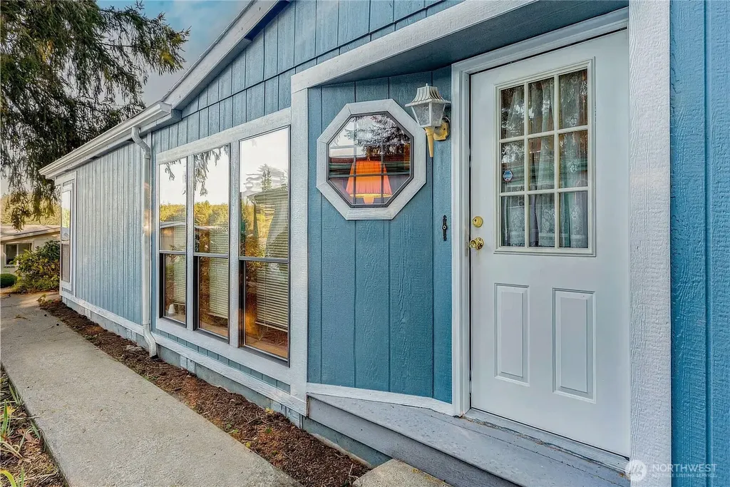 574 NW Silver Glen Lane Bremerton WA 98311