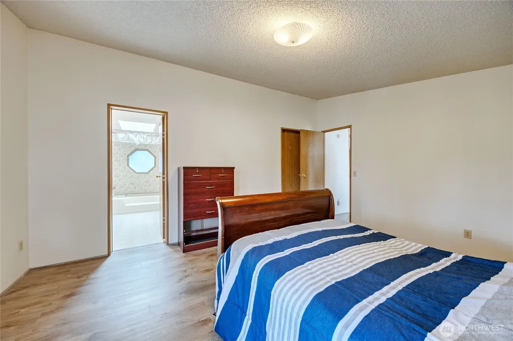 574 NW Silver Glen Lane Bremerton WA 98311