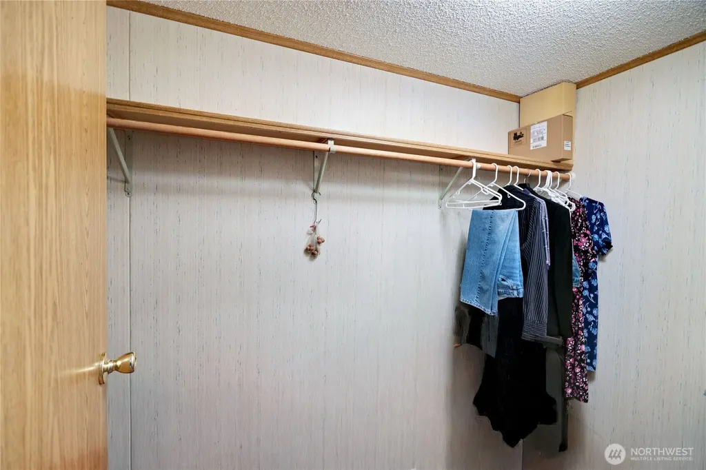 574 NW Silver Glen Lane Bremerton WA 98311
