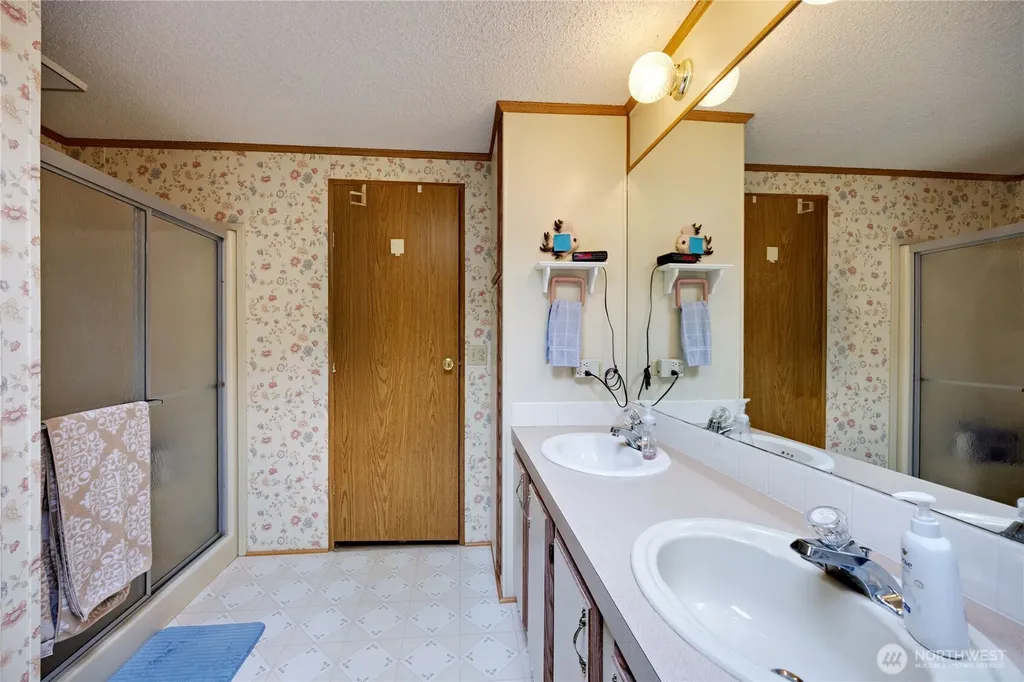 574 NW Silver Glen Lane Bremerton WA 98311