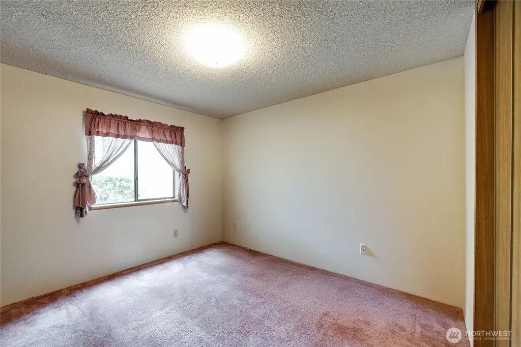 574 NW Silver Glen Lane Bremerton WA 98311