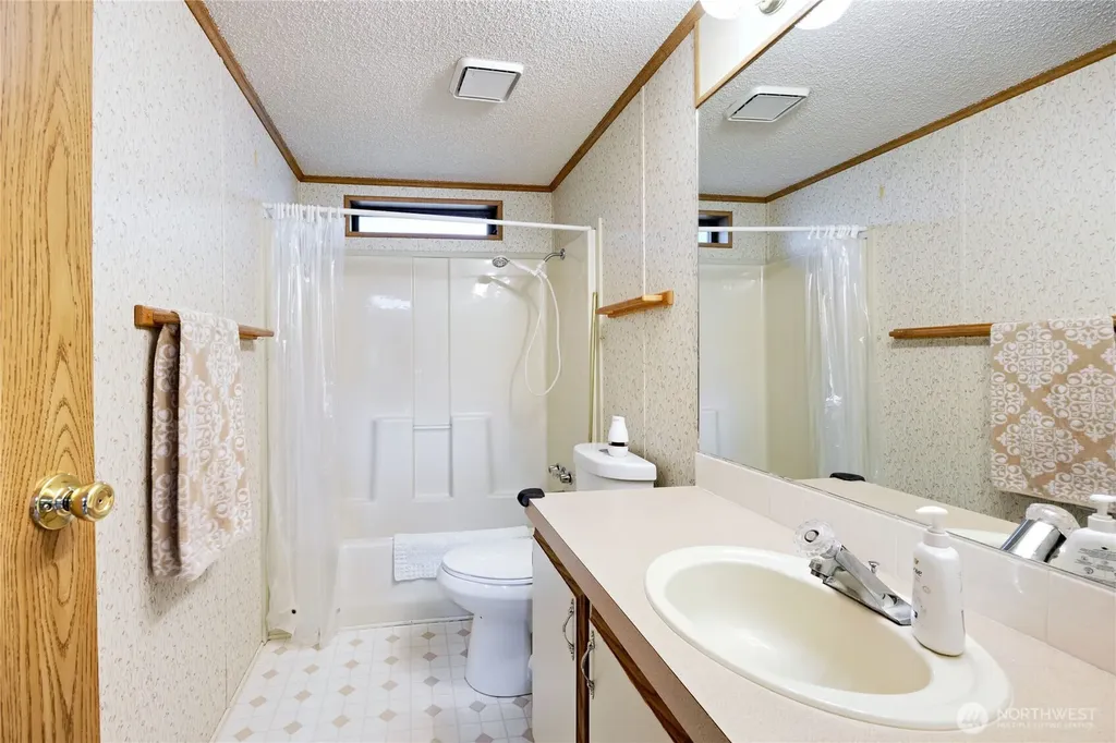 574 NW Silver Glen Lane Bremerton WA 98311