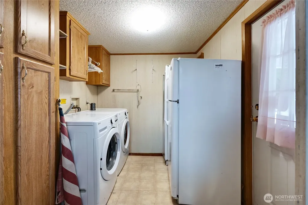 574 NW Silver Glen Lane Bremerton WA 98311