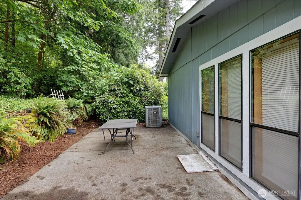 574 NW Silver Glen Lane Bremerton WA 98311