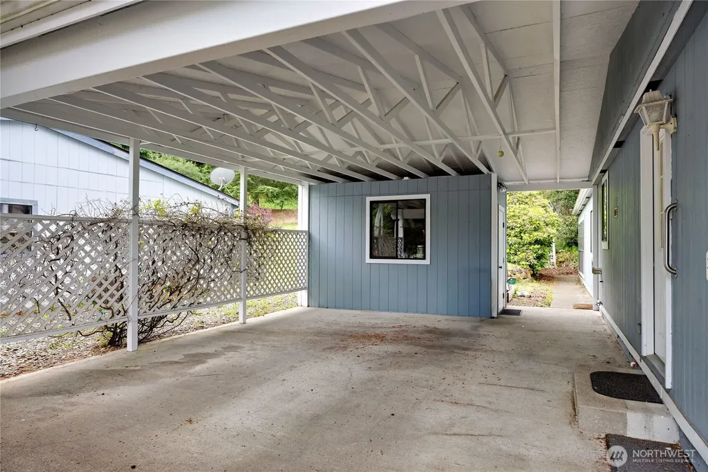 574 NW Silver Glen Lane Bremerton WA 98311