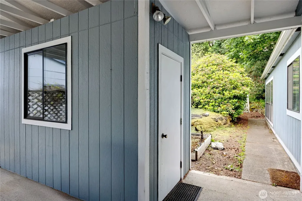 574 NW Silver Glen Lane Bremerton WA 98311
