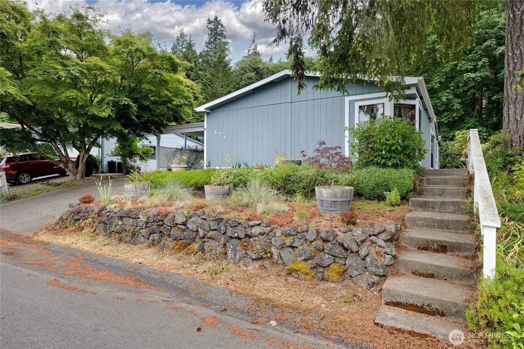 574 NW Silver Glen Lane Bremerton WA 98311