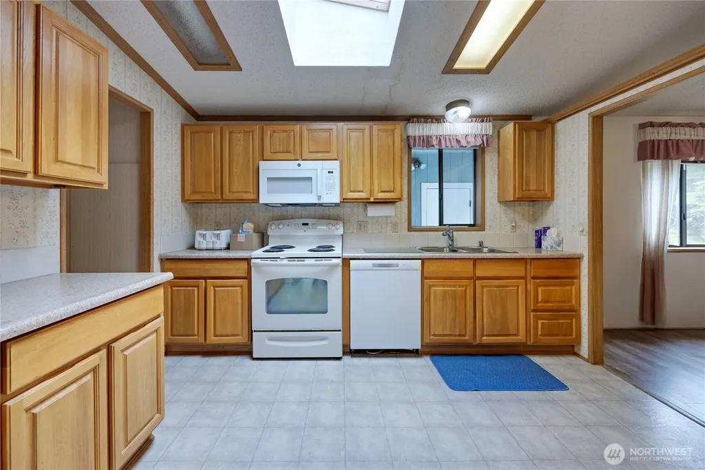 574 NW Silver Glen Lane Bremerton WA 98311