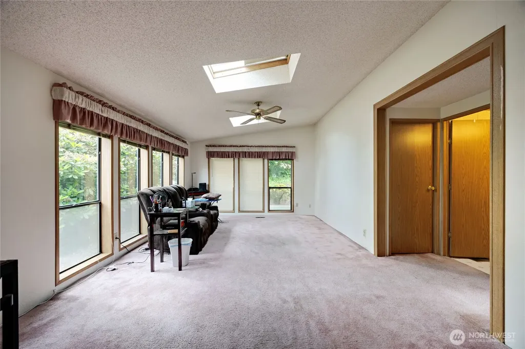574 NW Silver Glen Lane Bremerton WA 98311