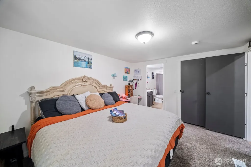 6652 5th Way SE Lacey WA 98503