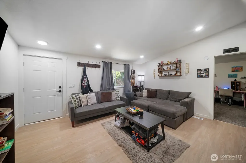 6652 5th Way SE Lacey WA 98503