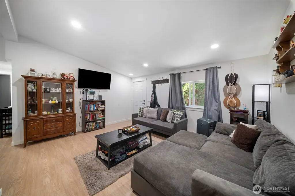 6652 5th Way SE Lacey WA 98503