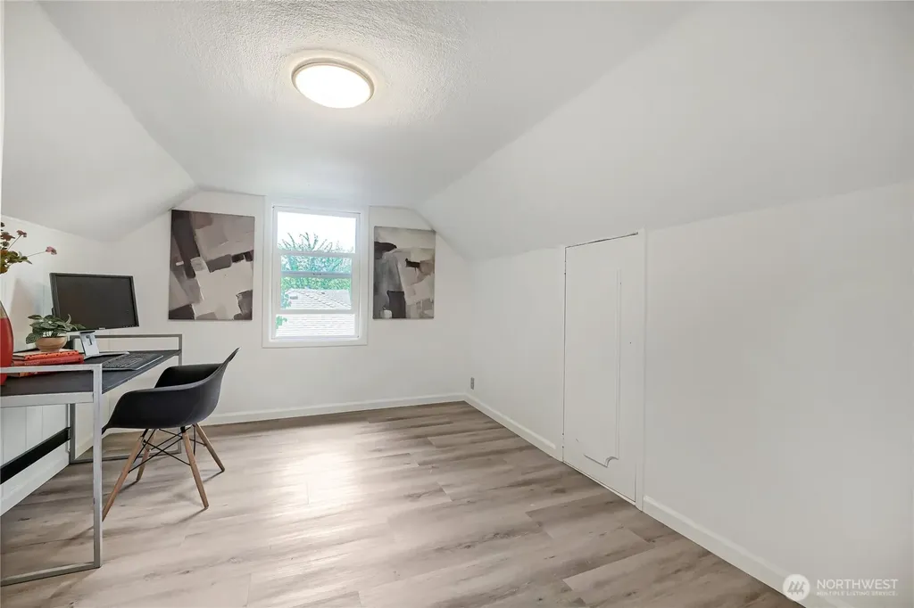 6815 S 120th Place Seattle WA 98178