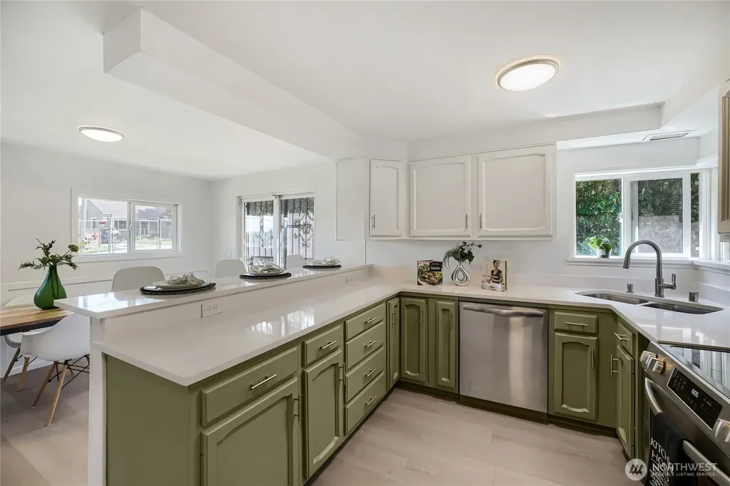 6815 S 120th Place Seattle WA 98178