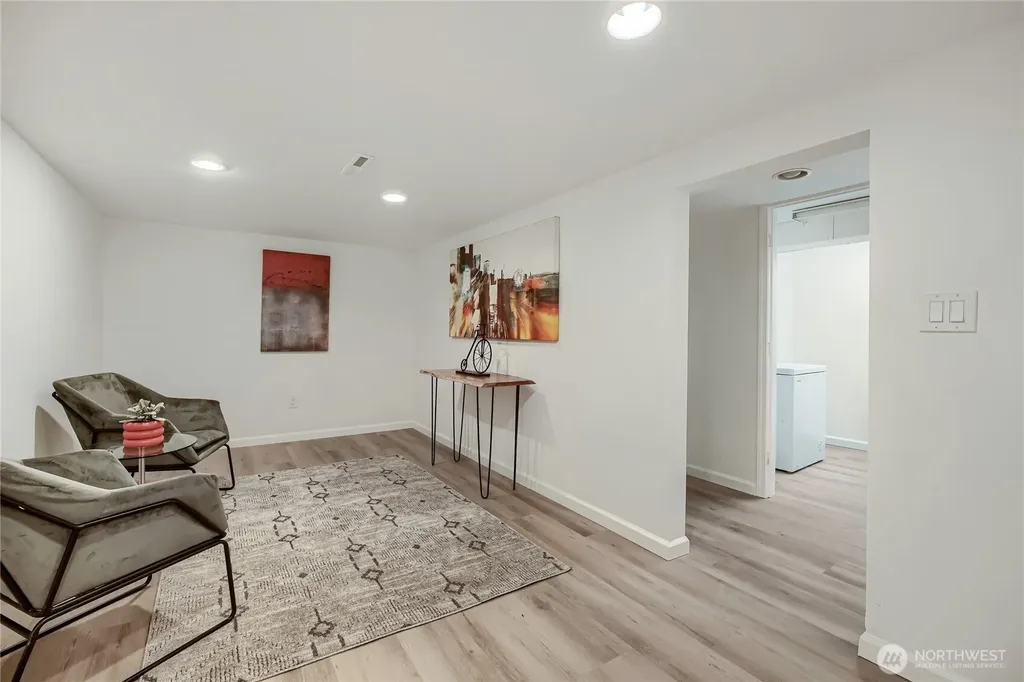 6815 S 120th Place Seattle WA 98178