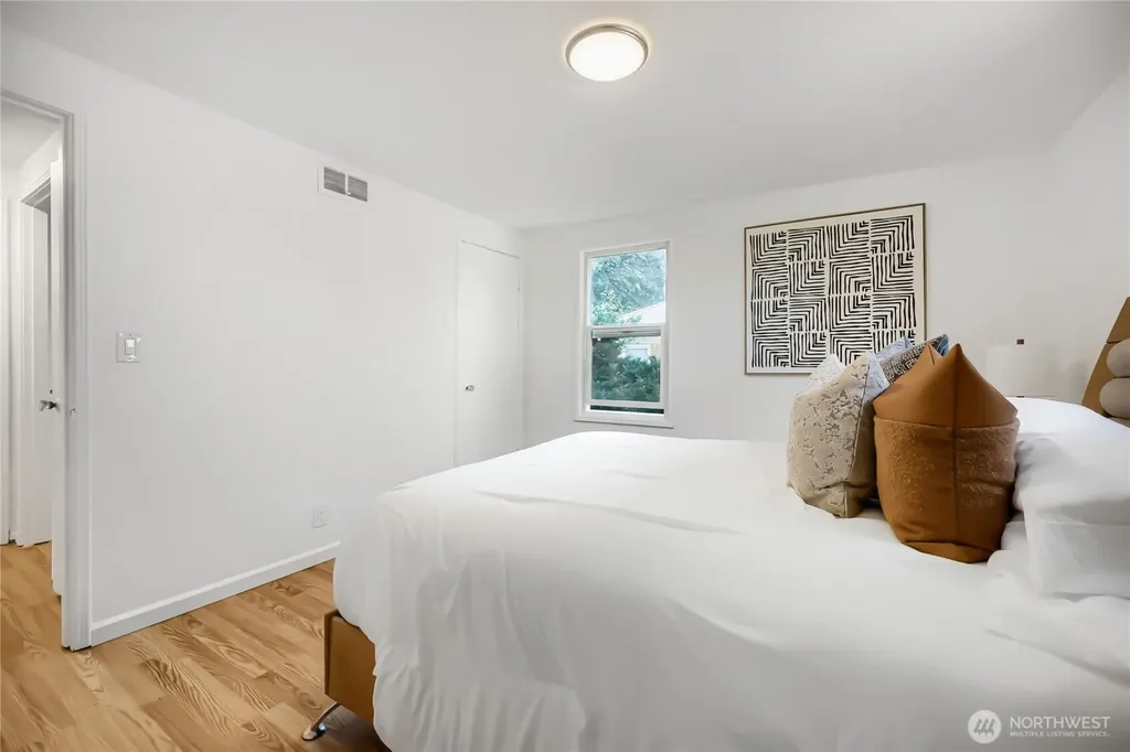 6815 S 120th Place Seattle WA 98178