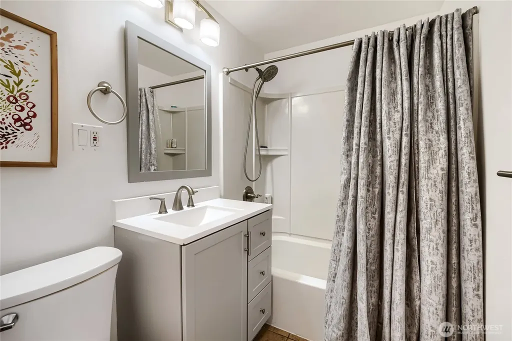 6815 S 120th Place Seattle WA 98178