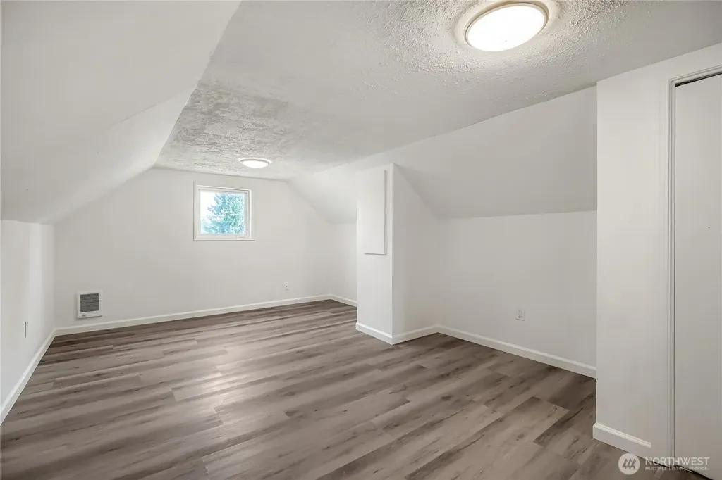 6815 S 120th Place Seattle WA 98178