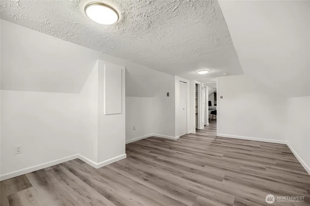 6815 S 120th Place Seattle WA 98178