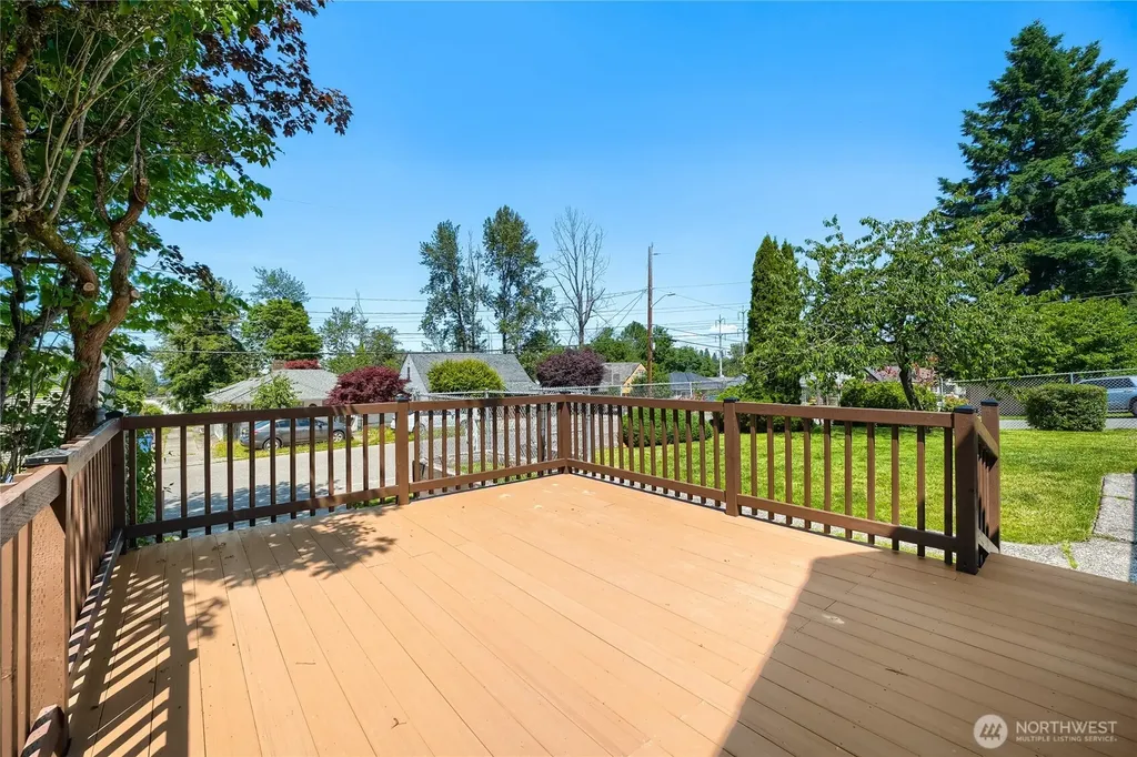 6815 S 120th Place Seattle WA 98178