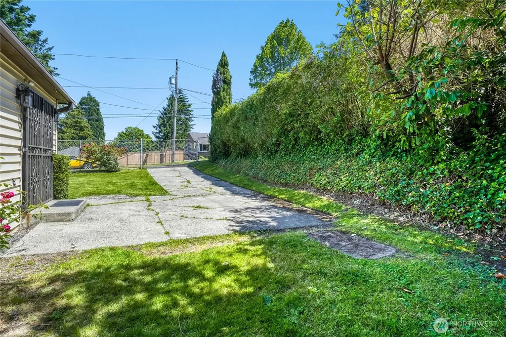 6815 S 120th Place Seattle WA 98178