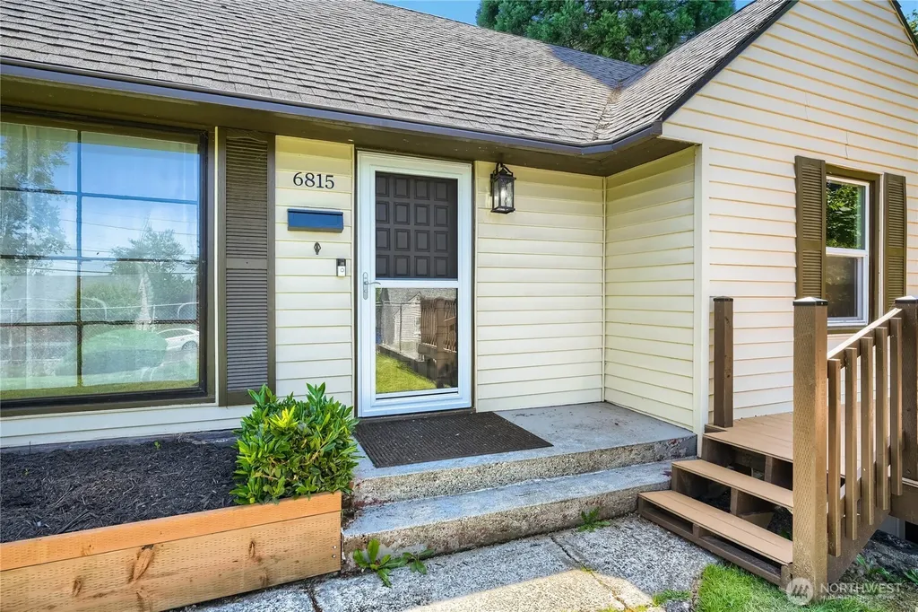 6815 S 120th Place Seattle WA 98178