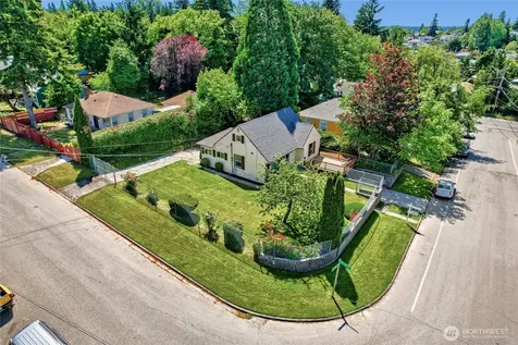 6815 S 120th Place Seattle WA 98178