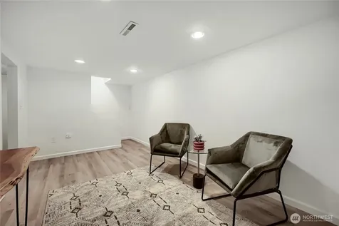 6815 S 120th Place Seattle WA 98178