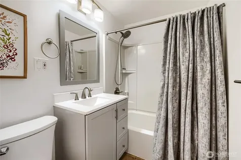 6815 S 120th Place Seattle WA 98178