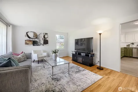 6815 S 120th Place Seattle WA 98178